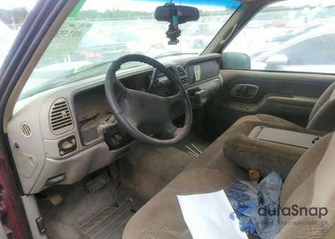 1997 Chevrolet C1500 Fleetside z USA, uszkodzony, nr VIN 1GCEC14RXVZ196205